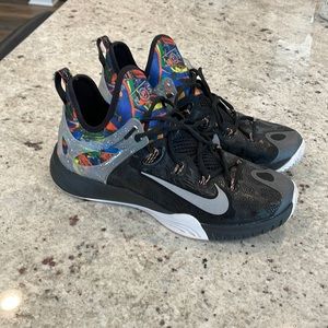 Curt the nets Nike Hyper Rev. like new!